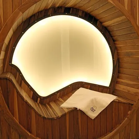 Aqua View Boutique Hotell 4*